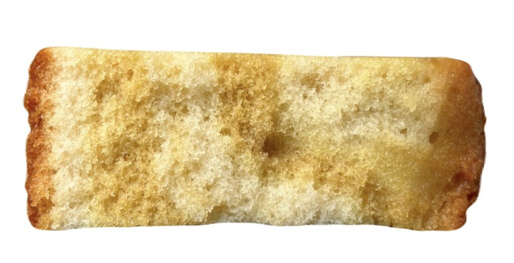 familymart-sweets-tokyo-banana-custard-pound-cake-eating 