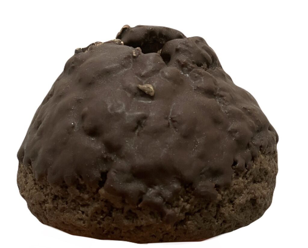 lawson-sweets-chocolate-cookie-cream-puff-side