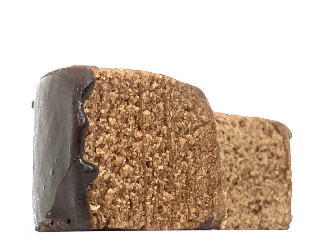 familymart-sweet-chocolate-milk-baumkuchen-side