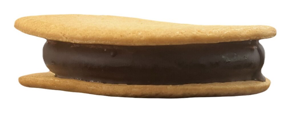 familymart-sweet-crispy-chocolate-sandwich-biscuit-side