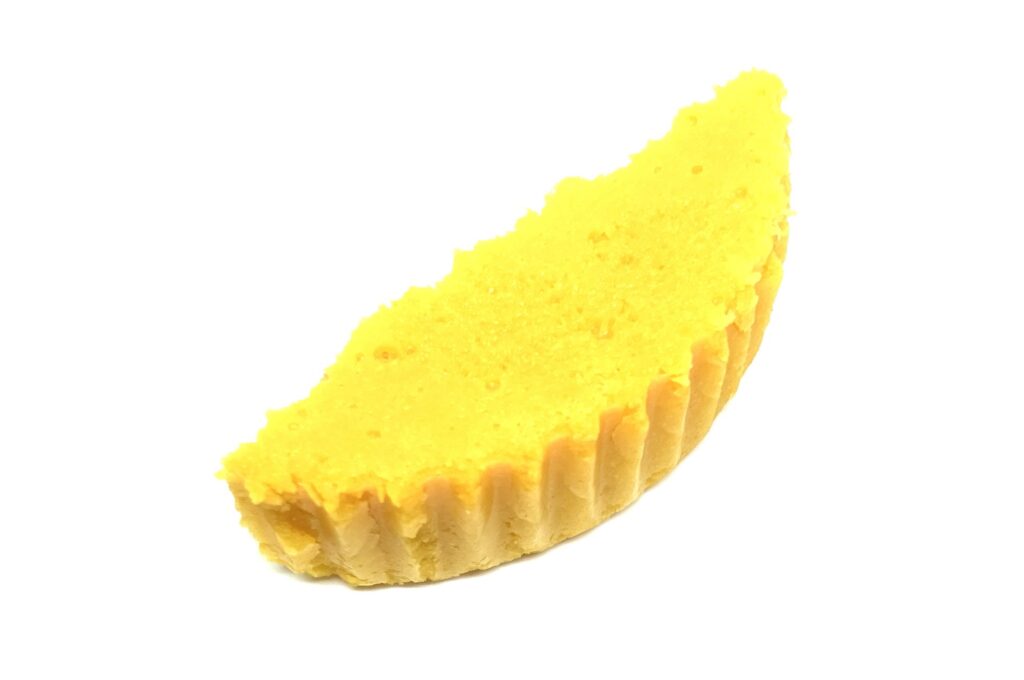 familymart-sweet-pumpkin-cheesecake-eating