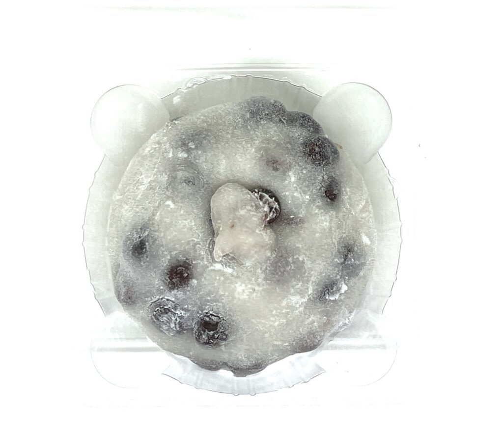 familymart-sweet-salted-red-pea-daifuku-up