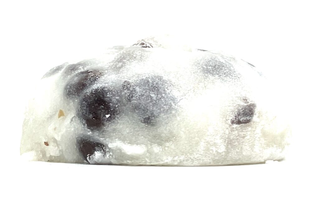 familymart-sweet-salted-red-pea-daifuku-side