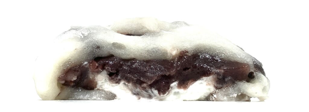 familymart-sweet-salted-red-pea-daifuku-eating