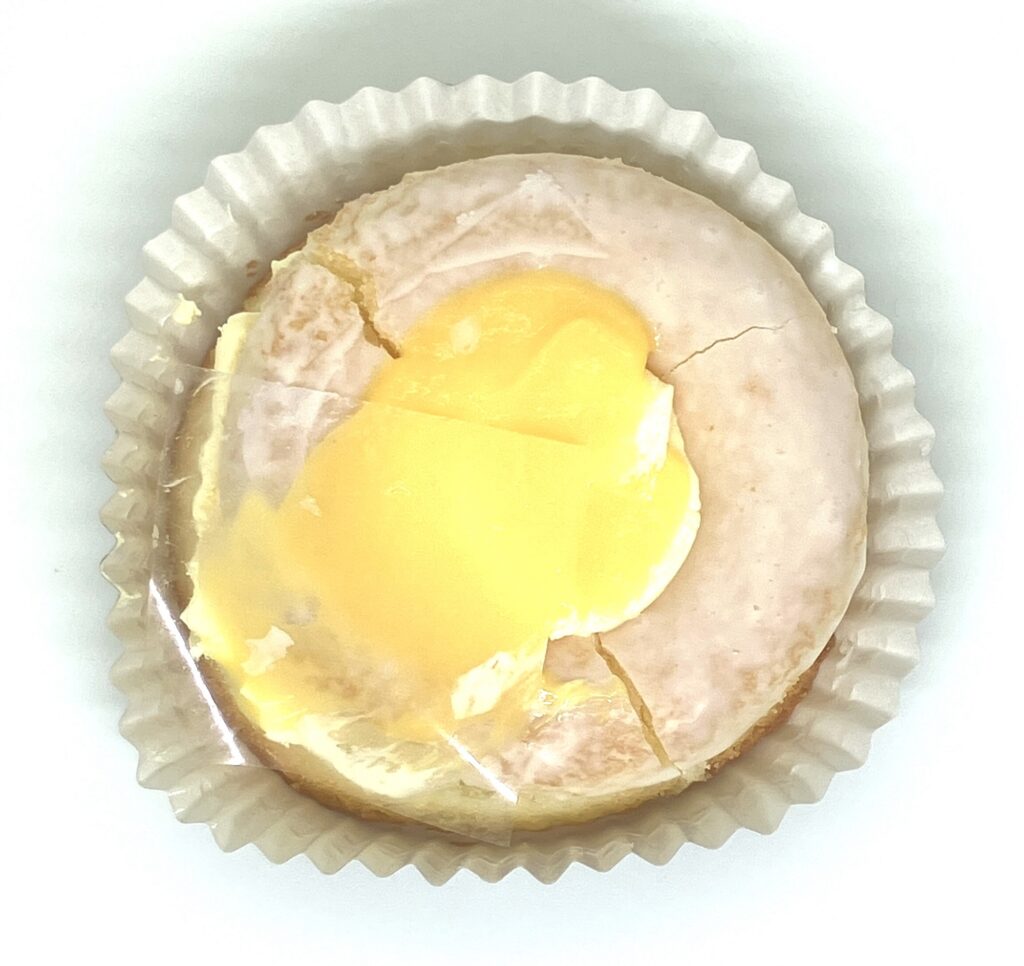 lawson-sweets-custard-financier-cake-up