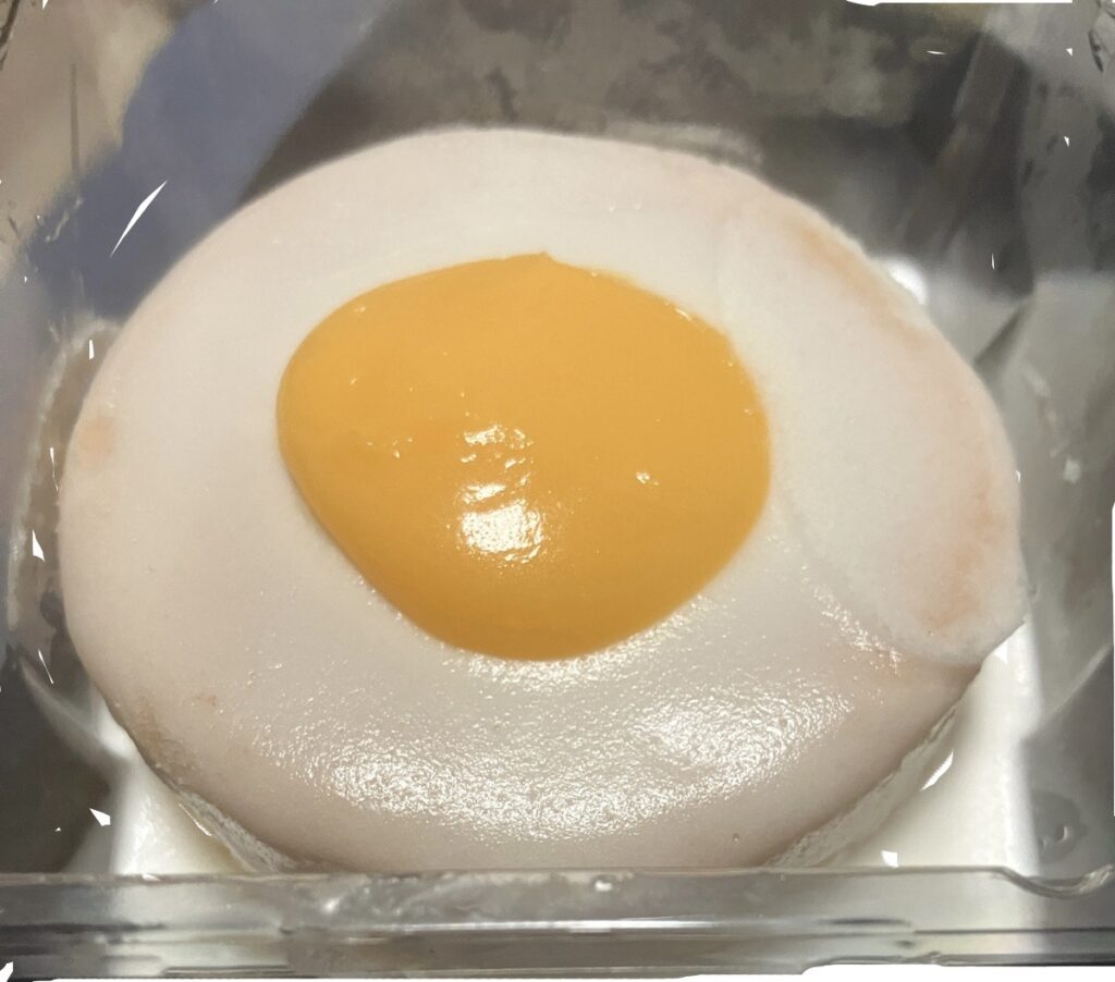 lawson-sweets-custard-moon-pancake-side