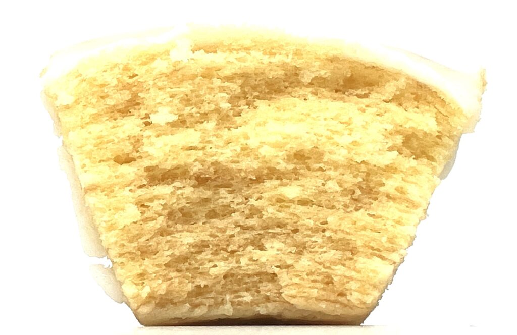 seveneleven-sweets-baumkuchen-eating 