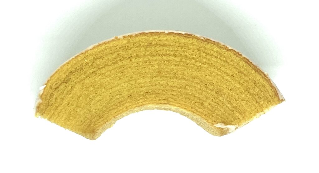 familymart-sweet-banana-baumkuchen-up