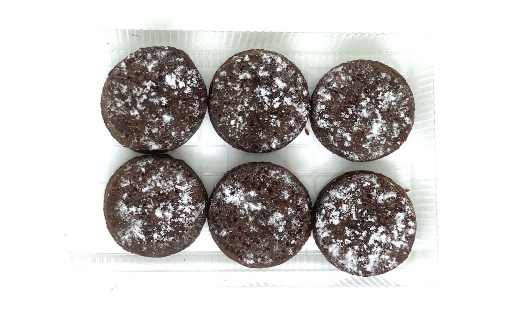 familymart-sweet-chocolate-cake-six-up