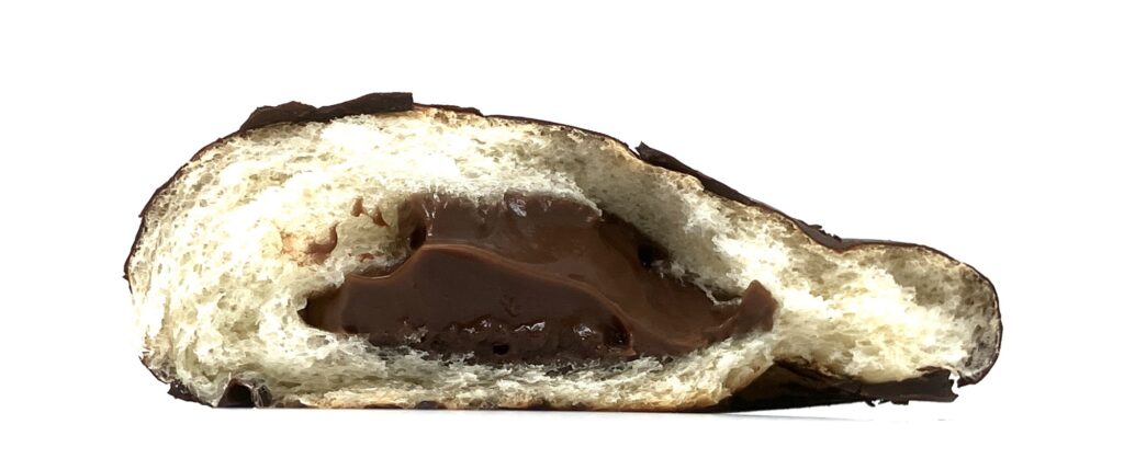 familymart-sweet-chocolate-flavor-cream-pan-eating