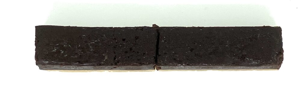 familymart-sweet-chocolate-stick-cake-up