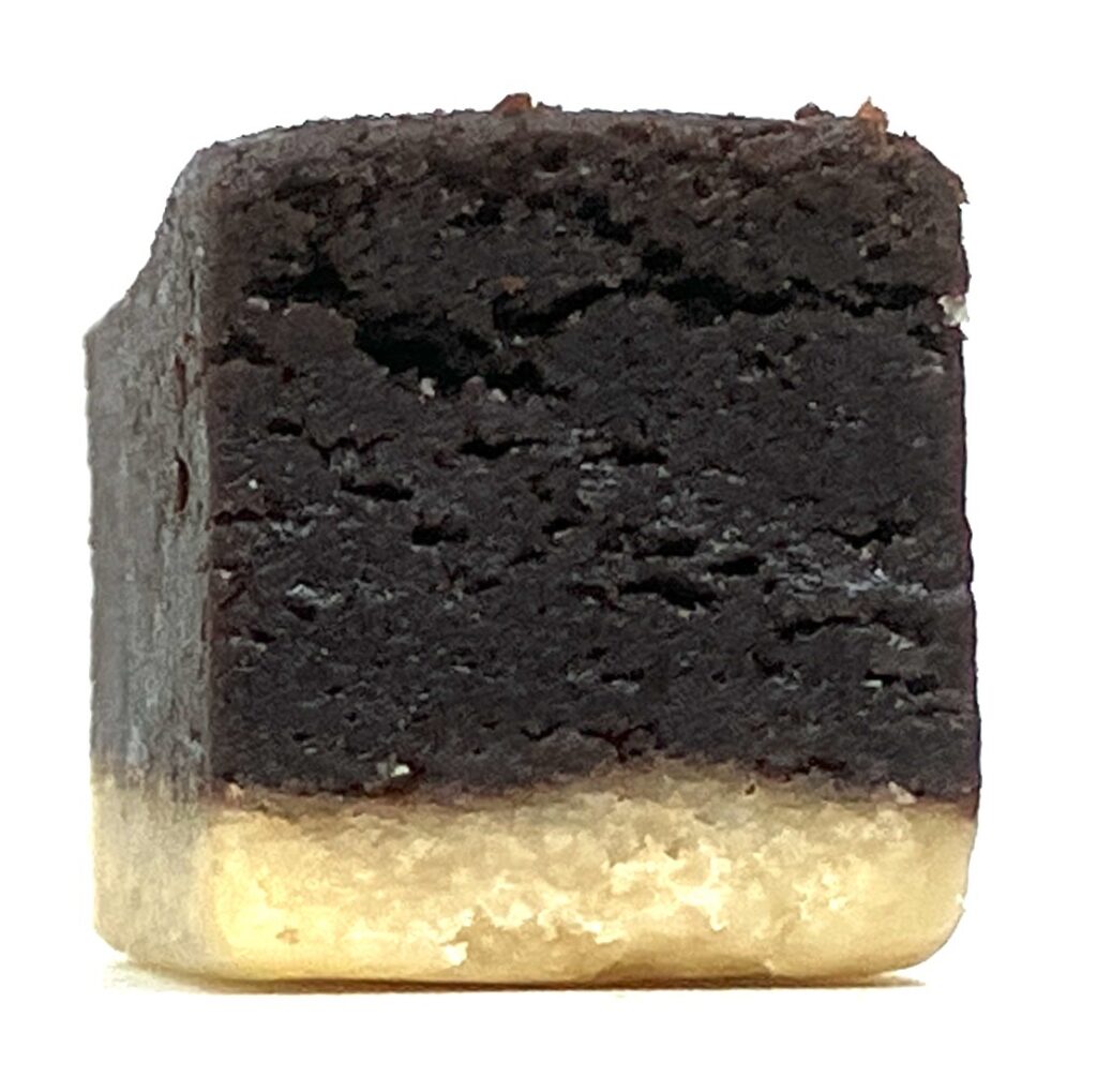 familymart-sweet-chocolate-stick-cake-side