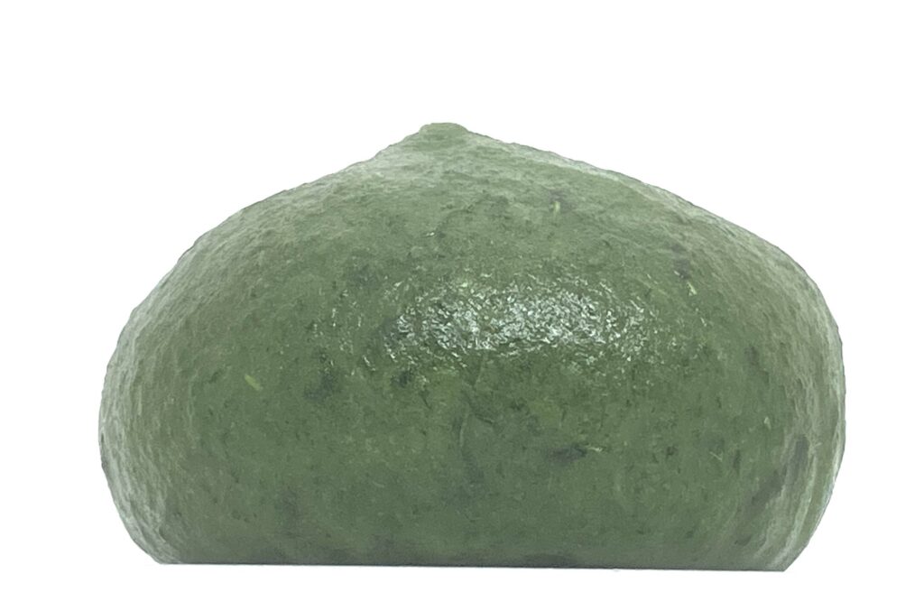 seveneleven-rice-cake-mugwort-red-beans-paste-side